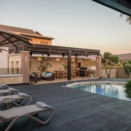 Villa Peacock