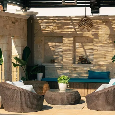 Villa Peacock